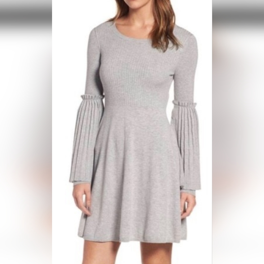 Chelsea28 Sweter  Bell Sleeve Fit & Flare Dress Sz M In gray color